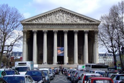 La_Madeleine_with_traffic