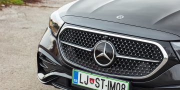 Mercedes-Benz_E300e_03