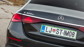 Mercedes-Benz_E300e_04
