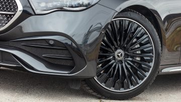 Mercedes-Benz_E300e_05