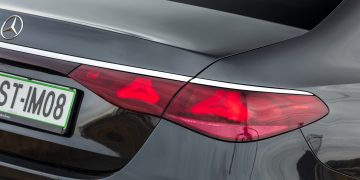 Mercedes-Benz_E300e_07