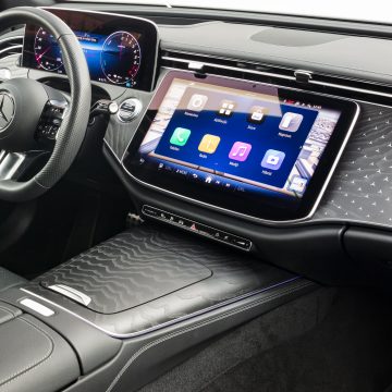 Mercedes-Benz_E300e_12