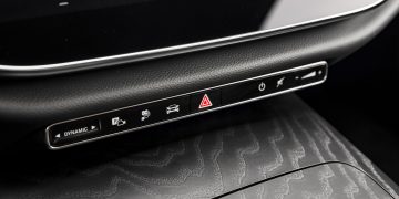Mercedes-Benz_E300e_15