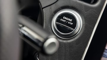 Mercedes-Benz_E300e_16
