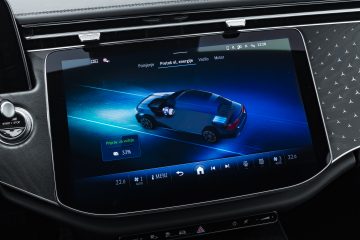 Mercedes-Benz_E300e_21