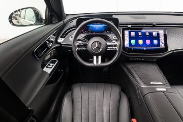Mercedes-Benz_E300e_28