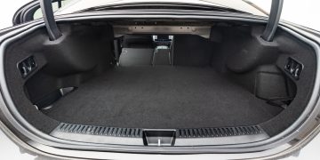 Mercedes-Benz_E300e_32