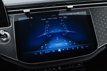 Mercedes-Benz_E300e_38