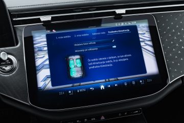 Mercedes-Benz_E300e_46