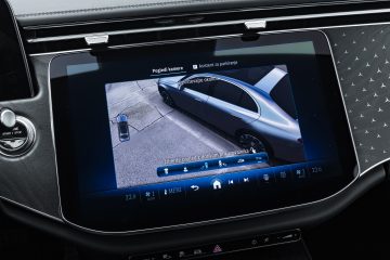 Mercedes-Benz_E300e_49