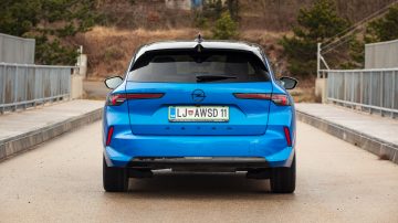 Opel_Astra_SportsTourer_12Turbo_8AT_GS_02
