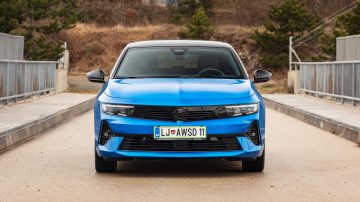 Opel_Astra_SportsTourer_12Turbo_8AT_GS_03