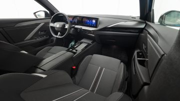Opel_Astra_SportsTourer_12Turbo_8AT_GS_09
