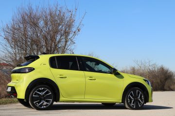 Peugeot 208 2024 (12)