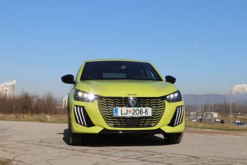Peugeot 208 2024 (13)