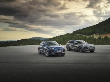 Static photo, 
Colour: Plasma blue metallic, Daytona Grey perl effect