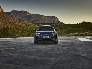 Static photo, 
Colour: Plasma blue metallic