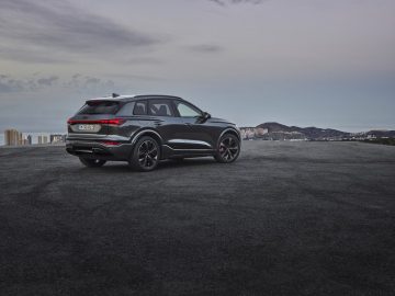 Static photo, 
Colour: Daytona Grey perl effect.