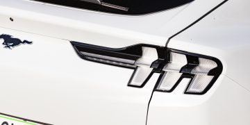 Ford_Mustang_Mach_E_4_X_Premium_08