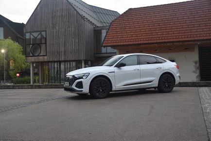 AUDI Q8 SB E-TRON 01