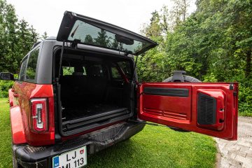 Ford Bronco SUV-26