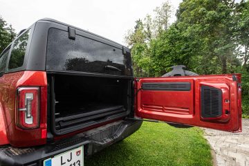 Ford Bronco SUV-27