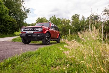 Ford Bronco SUV-32