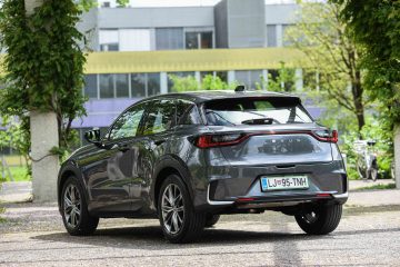 Lexus LBX hibrid hybrid