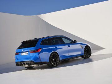 P90551049_highRes_the-new-bmw-m3-touri