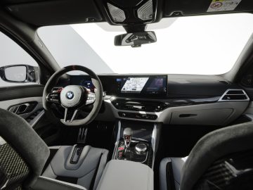 P90551054_highRes_the-new-bmw-m3-touri