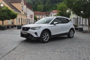 SEAT ARONA 01