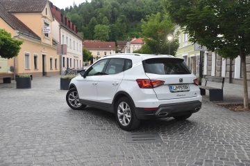 SEAT ARONA 02