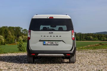 Ford Tourneo Courier 1.0 EcoBoost-24