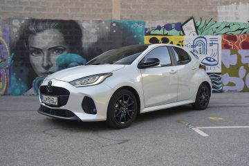 MAZDA 2 HYBRID 01