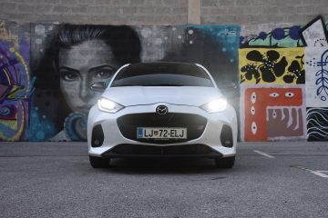 MAZDA 2 HYBRID 05