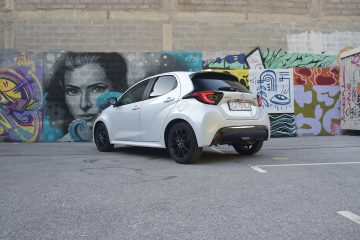 MAZDA 2 HYBRID 06