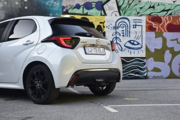 MAZDA 2 HYBRID 08