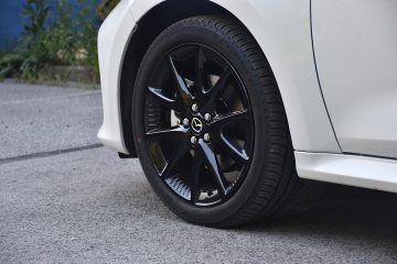 MAZDA 2 HYBRID 09
