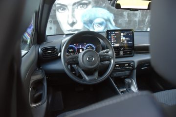 MAZDA 2 HYBRID 13