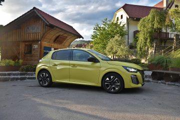 PEUGEOT 208 05