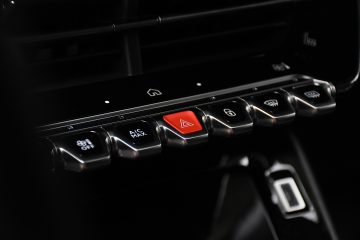 PEUGEOT 208 18