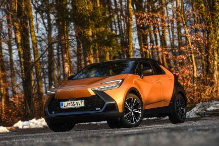 Toyota C-HR CHR Hibrid Hybrid-16