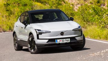 Volvo_EX30_SingleMotorExtendedRange_Ultra_01