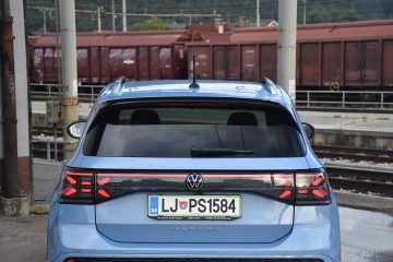 VW T-CROSS 06