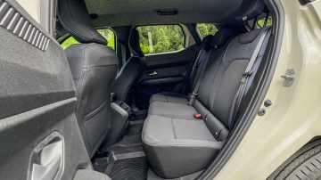 Dacia Duster 4x4 Hybrid SUV-11