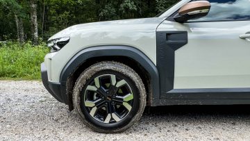 Dacia Duster 4x4 Hybrid SUV-17
