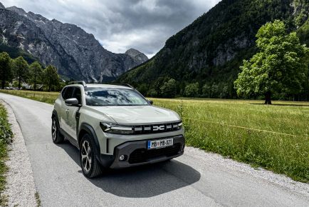 Dacia Duster 4x4 Hybrid SUV-8