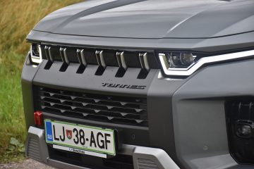 SSANGYONG TORRES 11