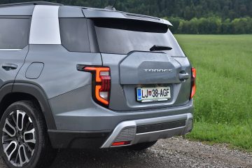 SSANGYONG TORRES 12