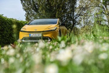Toyota Prius PHEV priključni hibrid avtomobilizem.com-14